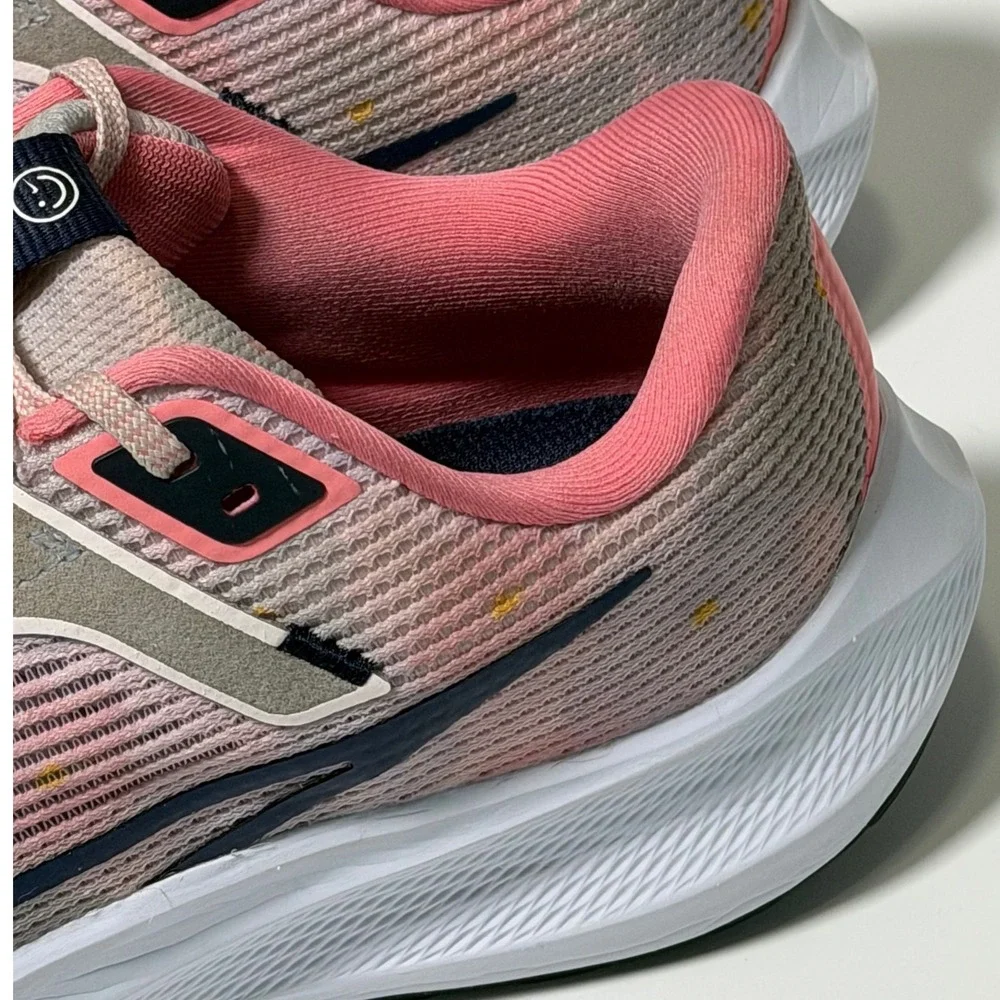Nike Air Zoom Pegasus 40 Pink Floral Polka Dot Running Shoes Gorpcore Size 11